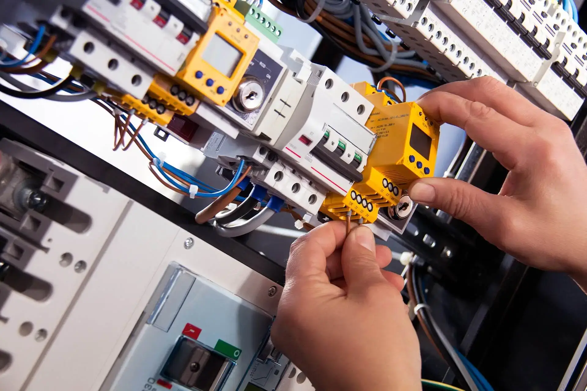 Certified electricians in Wood Green